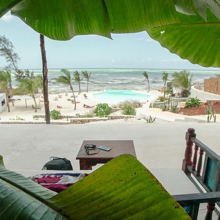 Zanbluu Beach Hotel キウェンワ エクステリア 写真