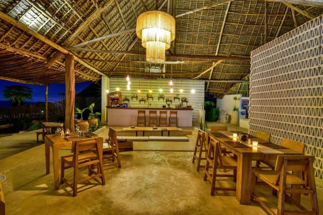 Zanbluu Beach Hotel キウェンワ エクステリア 写真