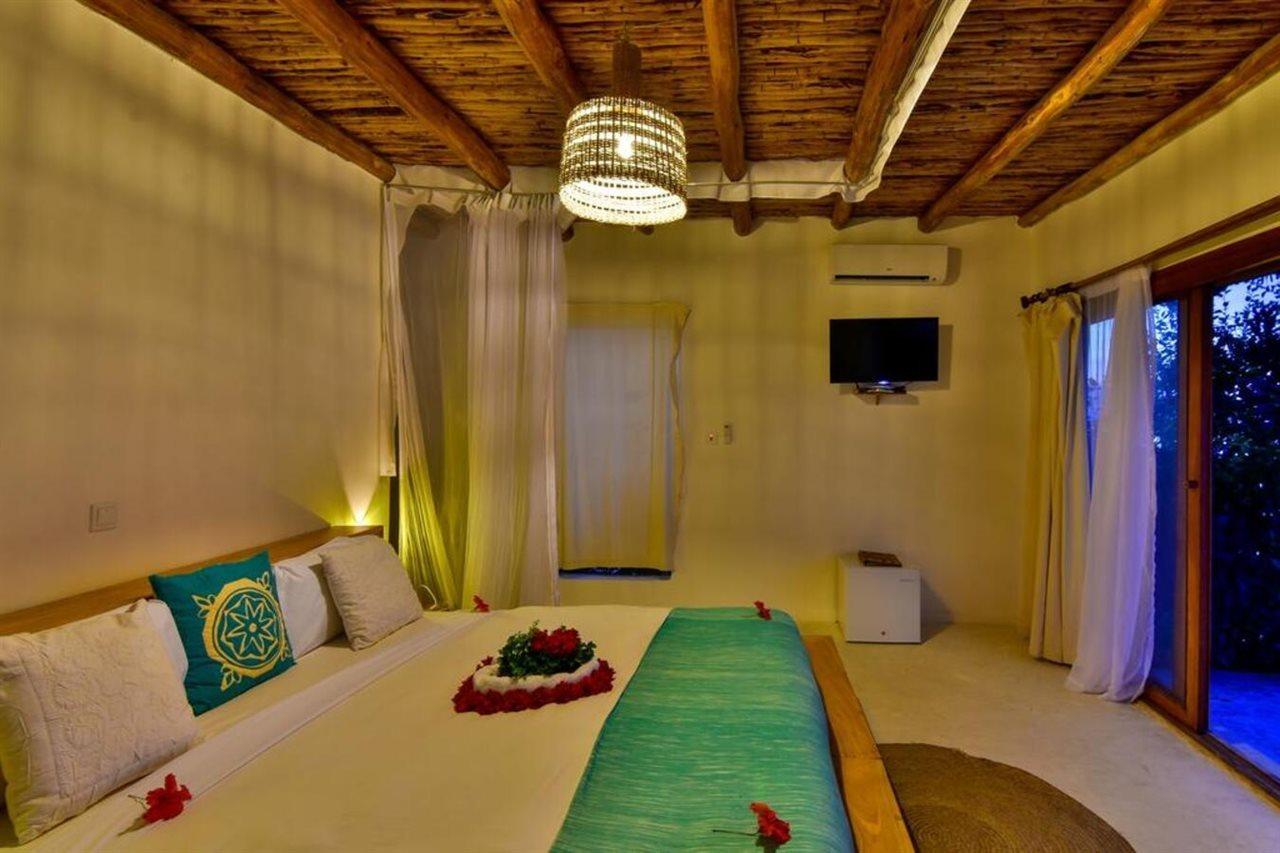 Zanbluu Beach Hotel キウェンワ エクステリア 写真