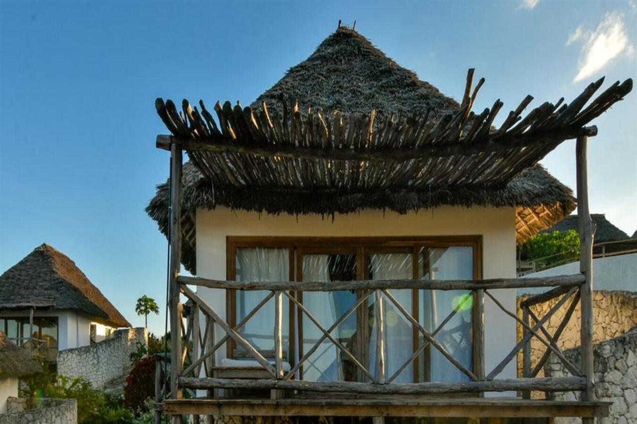 Zanbluu Beach Hotel キウェンワ エクステリア 写真