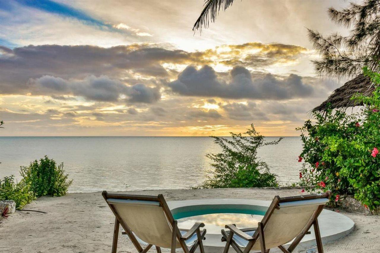 Zanbluu Beach Hotel キウェンワ エクステリア 写真