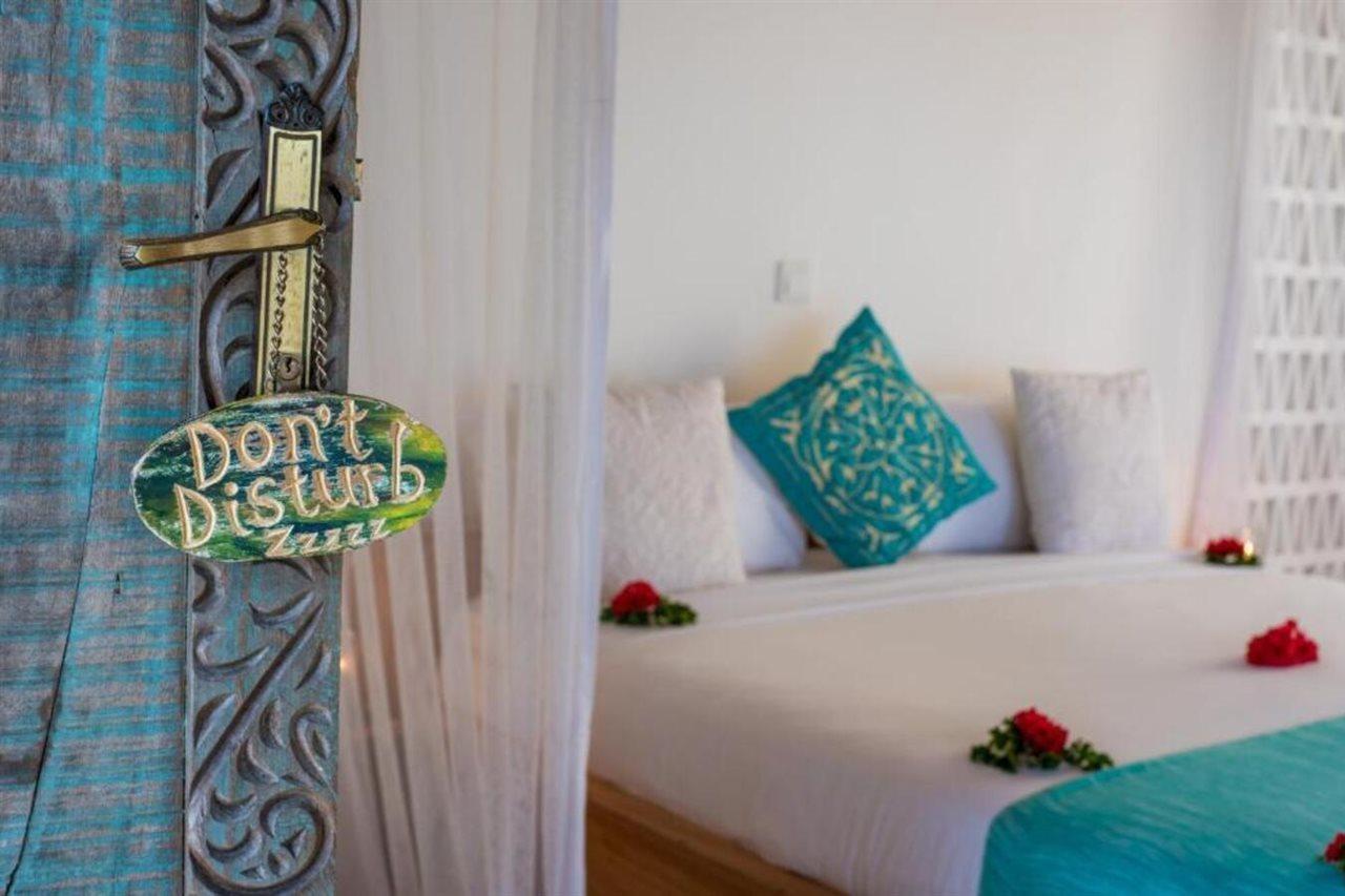 Zanbluu Beach Hotel キウェンワ エクステリア 写真