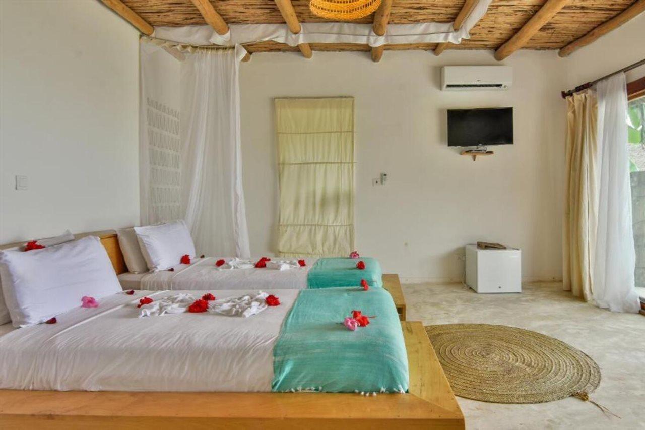 Zanbluu Beach Hotel キウェンワ エクステリア 写真