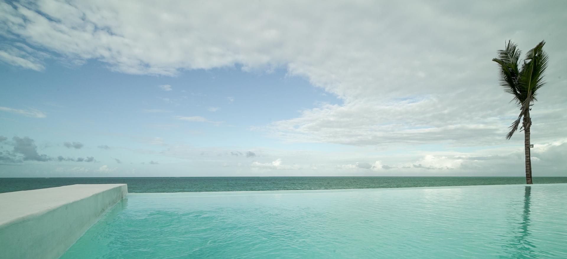 Zanbluu Beach Hotel キウェンワ エクステリア 写真