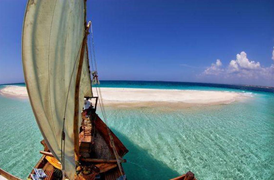 Zanbluu Beach Hotel キウェンワ エクステリア 写真