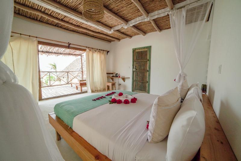 Zanbluu Beach Hotel キウェンワ エクステリア 写真