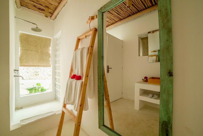 Zanbluu Beach Hotel キウェンワ エクステリア 写真