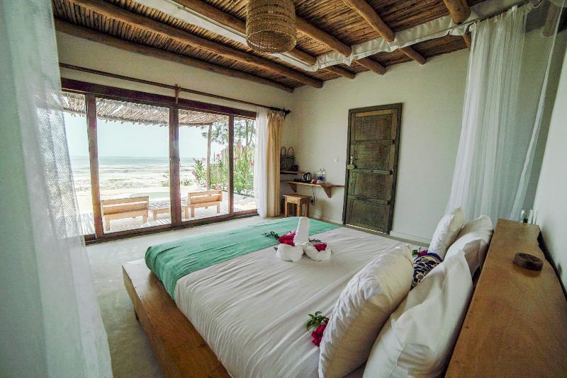 Zanbluu Beach Hotel キウェンワ エクステリア 写真