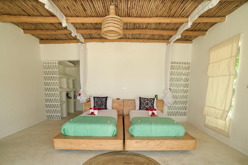 Zanbluu Beach Hotel キウェンワ エクステリア 写真
