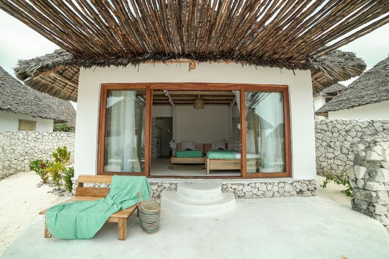 Zanbluu Beach Hotel キウェンワ エクステリア 写真